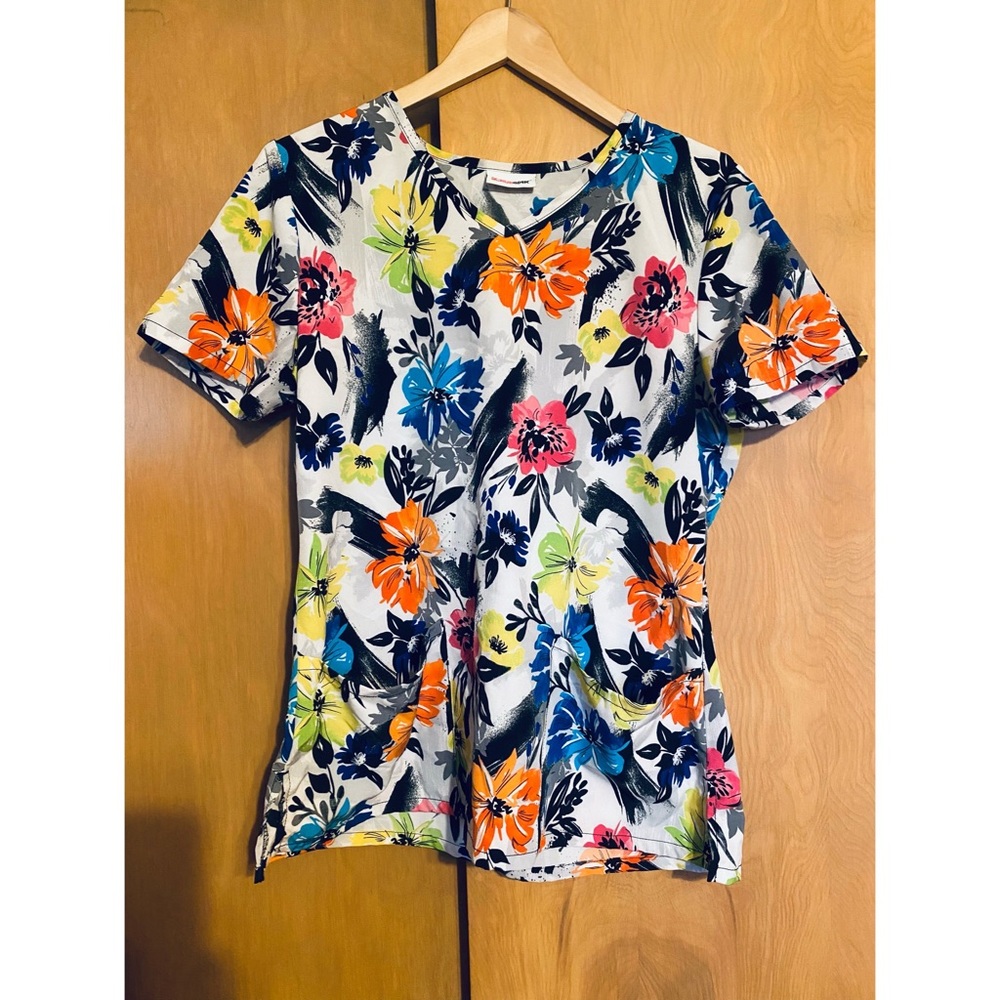 Floral scrub top